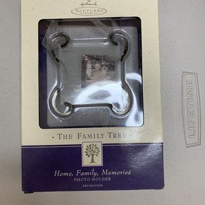HOME, FAMILY MEMORIES Family Tree Photo Holder NEW Hallmark Ornament GLASS 2002